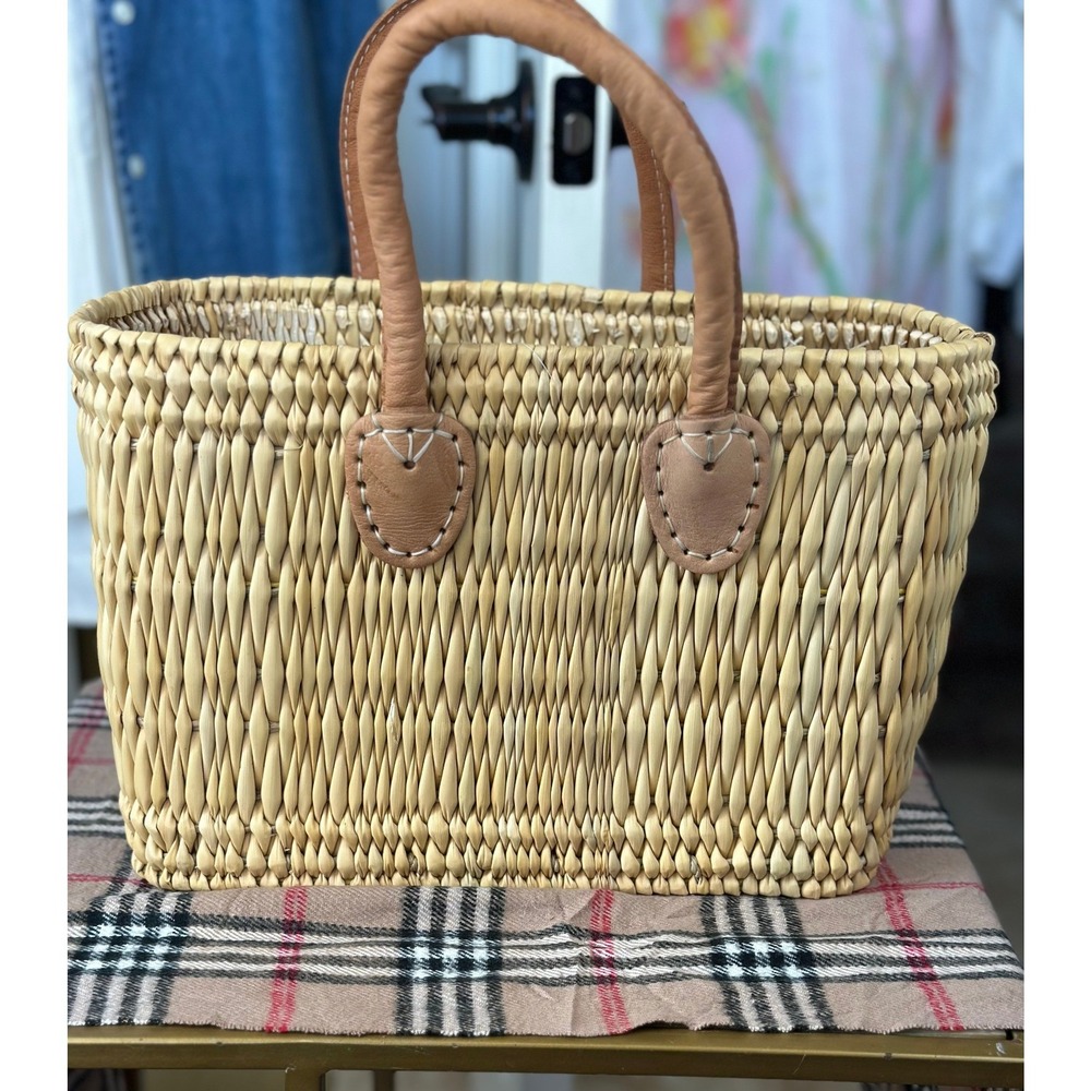 BooGemes NWT Straw Basket Tote Bag Small Natural Tan Leather Handles Woven - Picture 4 of 13